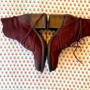 Steve Madden Burgandy/wine new suede boot size 8.